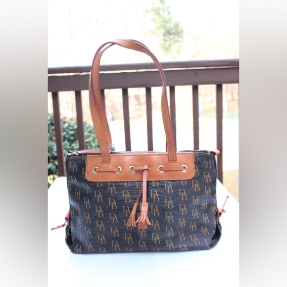 Dooney & Bourke signature logo tassel tote bag - Picture 1 of 16